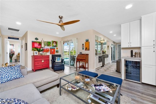 321 Capri Isles CT, Punta Gorda, FL 33950