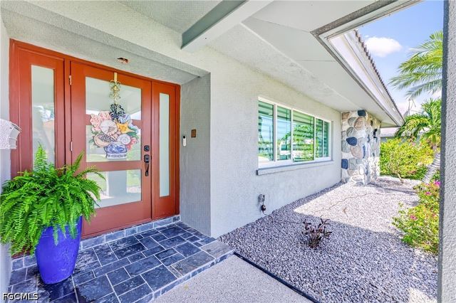 321 Capri Isles CT, Punta Gorda, FL 33950