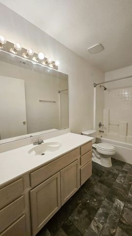 1025 Vaden Avenue, Burleson, TX 76028