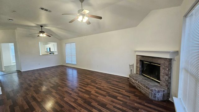 1025 Vaden Avenue, Burleson, TX 76028