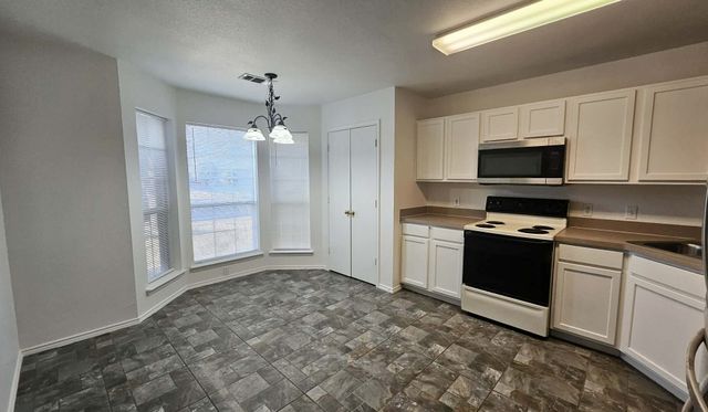 1025 Vaden Avenue, Burleson, TX 76028