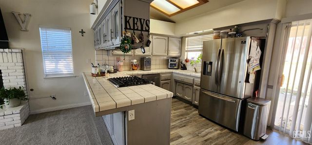 6305 Wolfe Creek Drive, Bakersfield, CA 93306