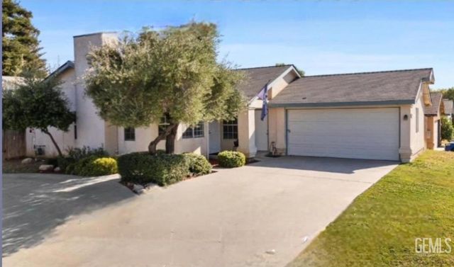 6305 Wolfe Creek Drive, Bakersfield, CA 93306