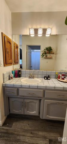 6305 Wolfe Creek Drive, Bakersfield, CA 93306