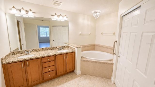 6552 MOORINGS POINT CIRCLE 102, Lakewood Ranch, FL 34202