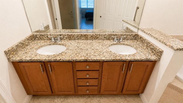 6552 MOORINGS POINT CIRCLE 102, Lakewood Ranch, FL 34202