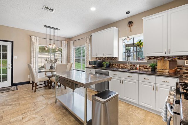 6000 Red Fern Drive, Arlington, TX 76001