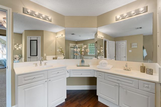 6000 Red Fern Drive, Arlington, TX 76001