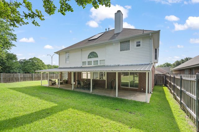 6000 Red Fern Drive, Arlington, TX 76001