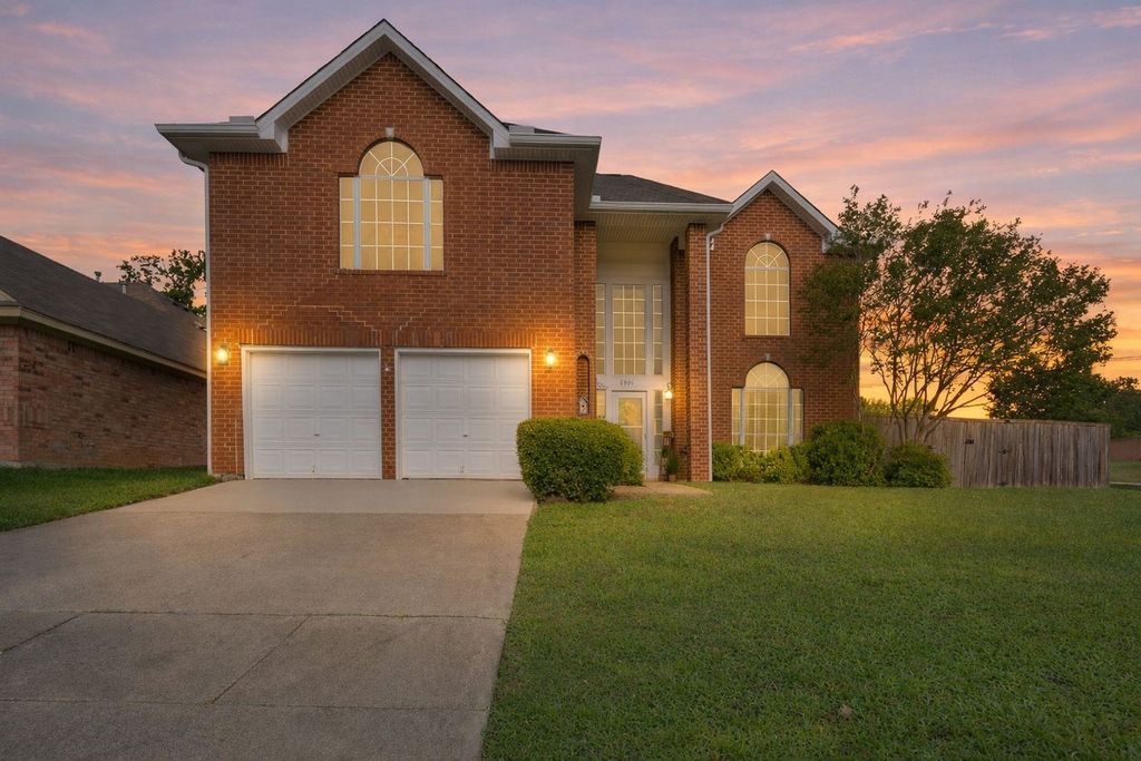 6000 Red Fern Drive, Arlington, TX 76001