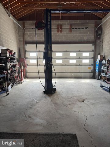 8257 FRANKFORD AVE, Philadelphia, PA 19136