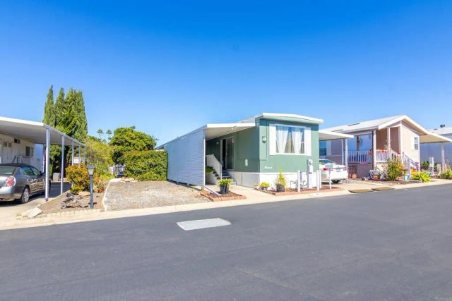 1010 E Bobier, Vista, CA 92084