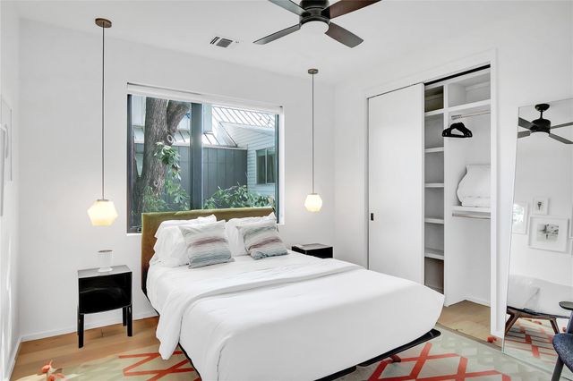 52 Waller ST A, Austin, TX 78702