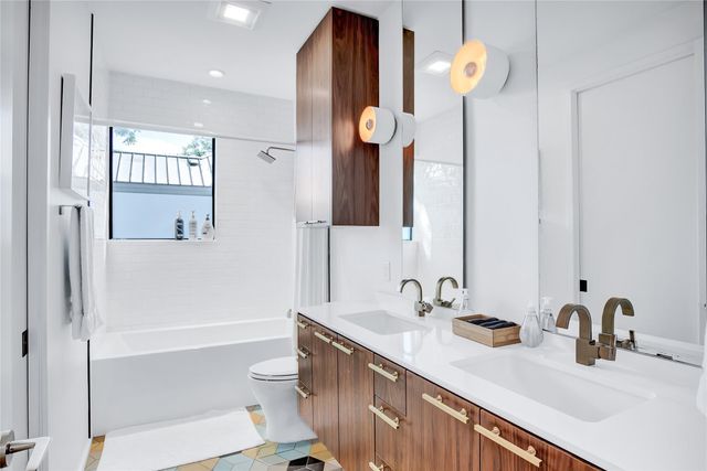 52 Waller ST A, Austin, TX 78702