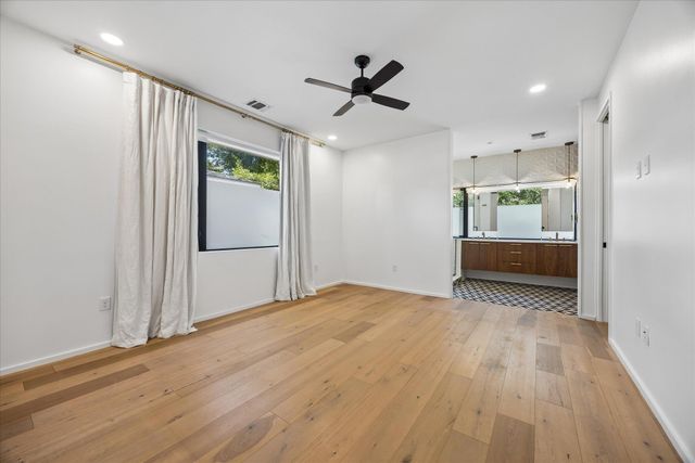 52 Waller ST A, Austin, TX 78702