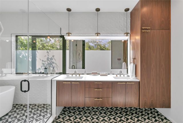 52 Waller ST A, Austin, TX 78702