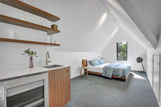 52 Waller ST A, Austin, TX 78702