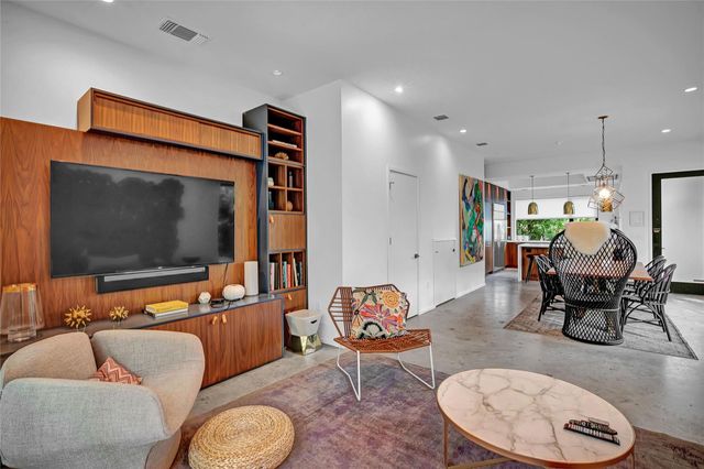 52 Waller ST A, Austin, TX 78702