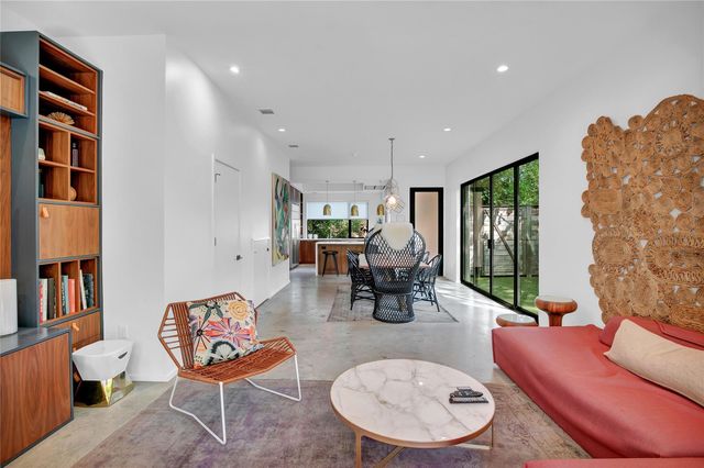 52 Waller ST A, Austin, TX 78702