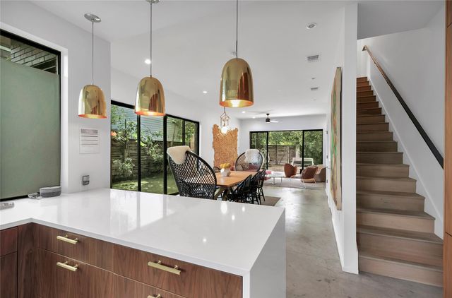 52 Waller ST A, Austin, TX 78702
