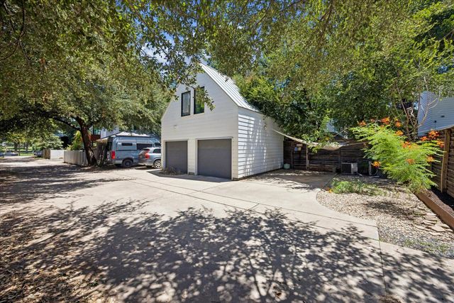 52 Waller ST A, Austin, TX 78702