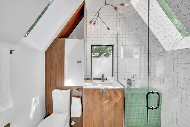 52 Waller ST A, Austin, TX 78702