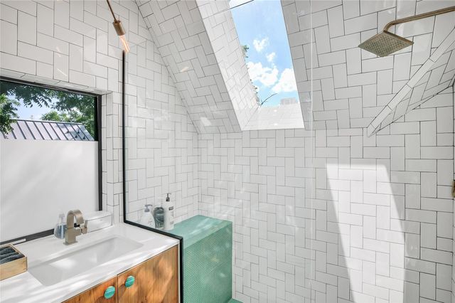52 Waller ST A, Austin, TX 78702