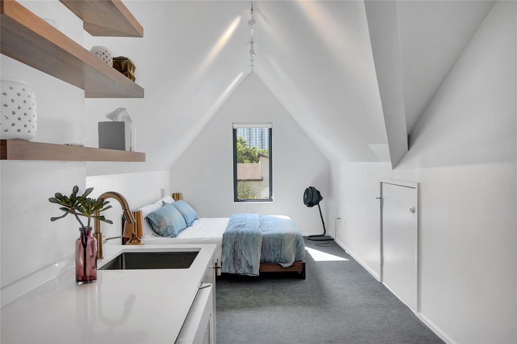 52 Waller ST A, Austin, TX 78702