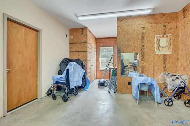 2006 Shady Grove Lane SW, Decatur, AL 35603