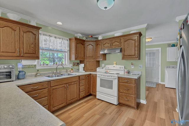 2006 Shady Grove Lane SW, Decatur, AL 35603