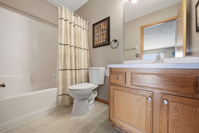 1579 County Road D E E, Maplewood, MN 55109