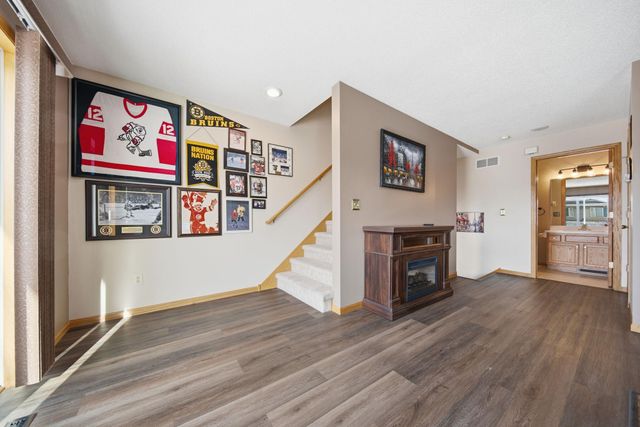 1579 County Road D E E, Maplewood, MN 55109