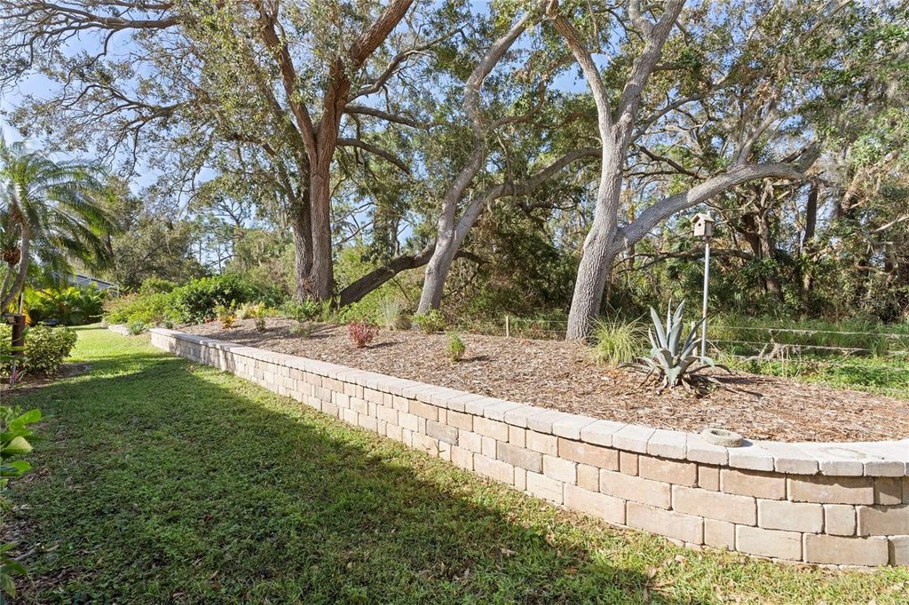 Image 40 of property listing at 4966 CLUBVIEW COURT E, Bradenton, FL 34203