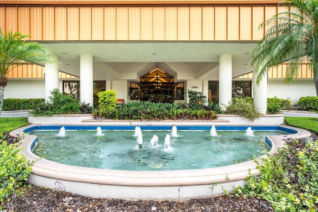 Image 49 of property listing at 4966 CLUBVIEW COURT E, Bradenton, FL 34203