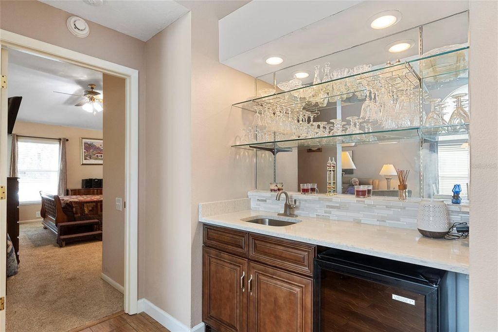 Image 6 of property listing at 4966 CLUBVIEW COURT E, Bradenton, FL 34203