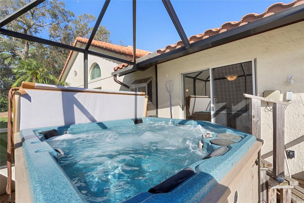 Image 9 of property listing at 4966 CLUBVIEW COURT E, Bradenton, FL 34203