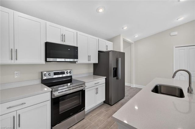620 NW 29th TER, Cape Coral, FL 33993