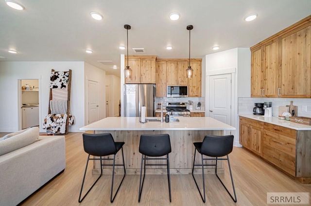 1098 Ashlyn Wy, Rigby, ID 83442