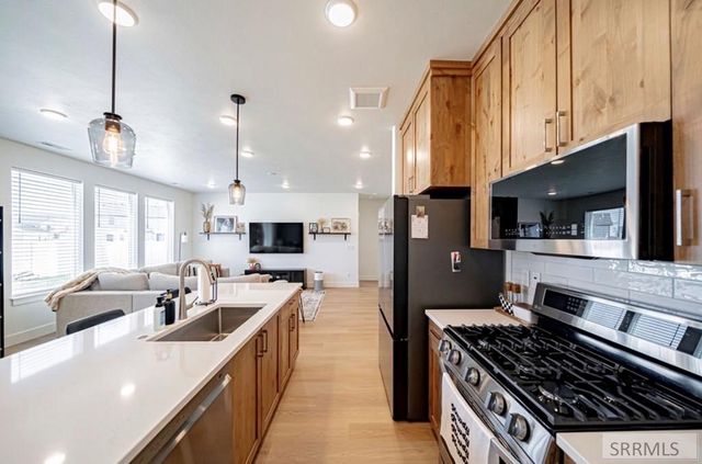 1098 Ashlyn Wy, Rigby, ID 83442