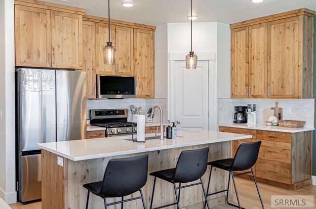 1098 Ashlyn Wy, Rigby, ID 83442
