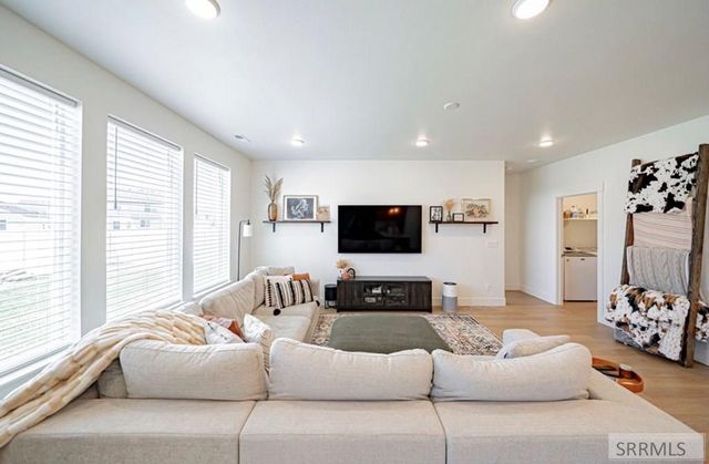 1098 Ashlyn Wy, Rigby, ID 83442