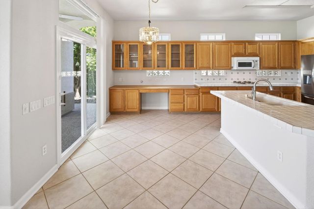 7817 Rosestone Ln, Roseville, CA 95747