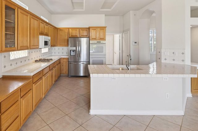 7817 Rosestone Ln, Roseville, CA 95747