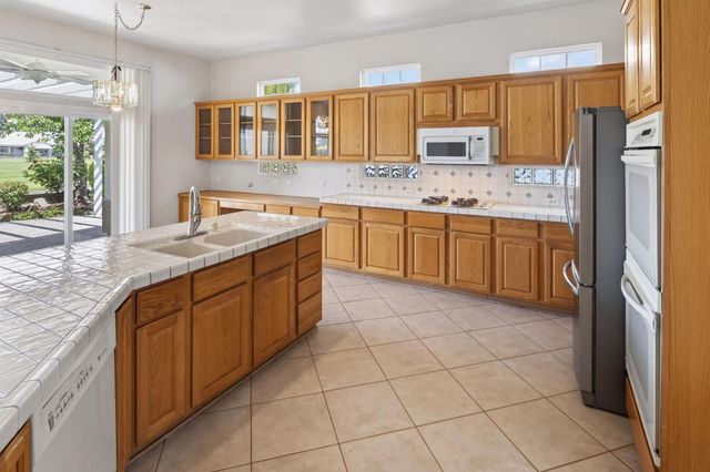 7817 Rosestone Ln, Roseville, CA 95747