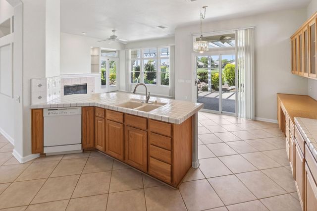 7817 Rosestone Ln, Roseville, CA 95747