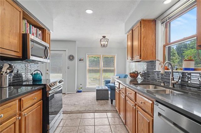 3605 Riverview Road, Lawrence, KS 66049