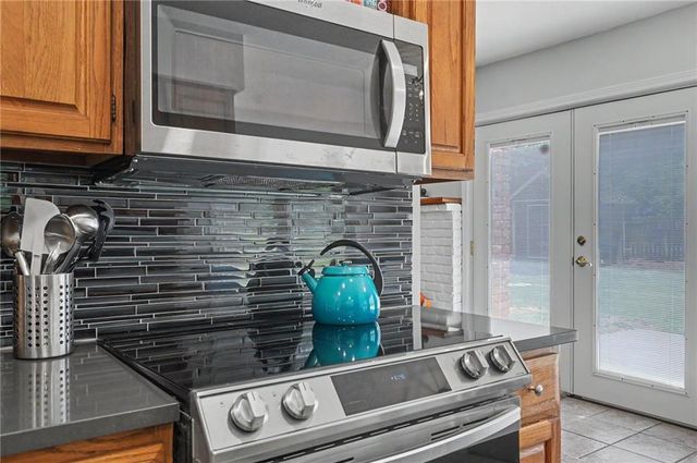 3605 Riverview Road, Lawrence, KS 66049