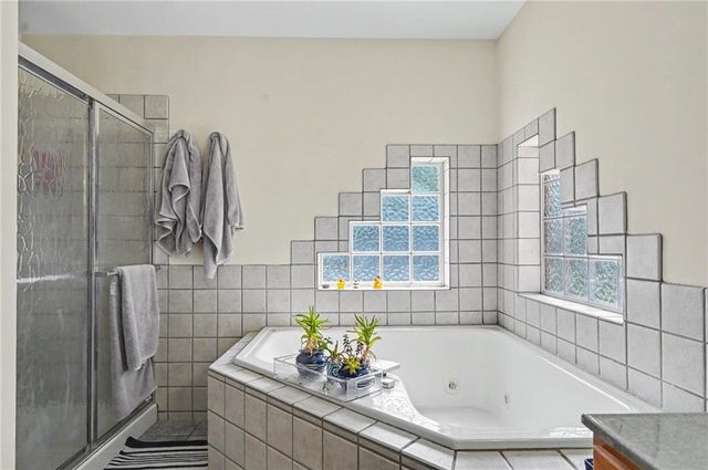 3605 Riverview Road, Lawrence, KS 66049