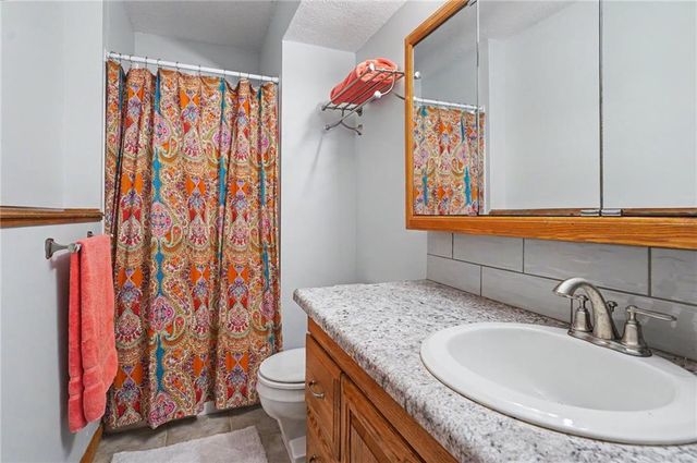 3605 Riverview Road, Lawrence, KS 66049