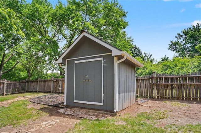 3605 Riverview Road, Lawrence, KS 66049